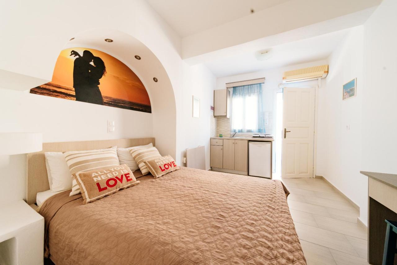 Honeymoon Beach Studios Perivolos  Extérieur photo